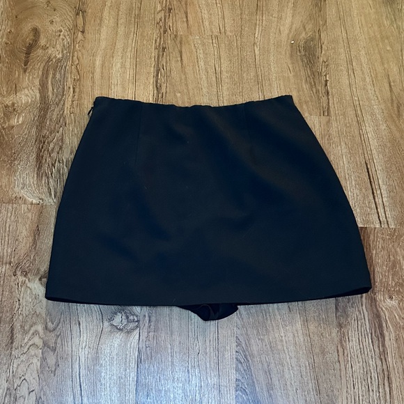 The A&F Scarlett Mini Skort - Picture 3 of 4